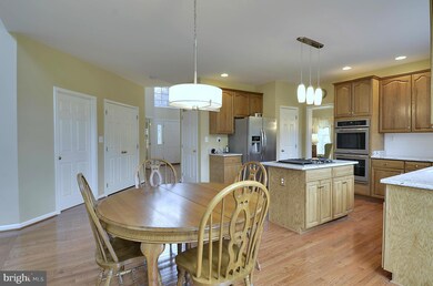 1327 Dasher Ln, Reston, VA 20190 - photo 6