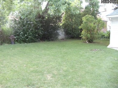 YARD IS JUST THE RIGHT SIZE AND PRIVATE. WITH MATU