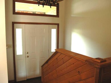 Entry/Foyer.