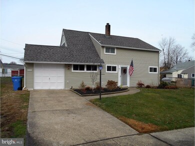 81 Roundwood Ln, Levittown, PA 19055 - photo 2