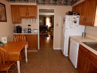 431 Taylor Ct, Troy, NY 12180 - photo 7