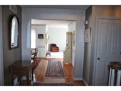 Entry/Foyer.