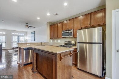 15653 John Diskin Cir, Woodbridge, VA 22191 - photo 3