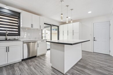 830 Colby Rd, Waterloo, IA 50701 - photo 7