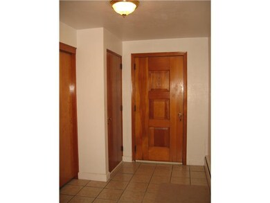 Entry/Foyer.