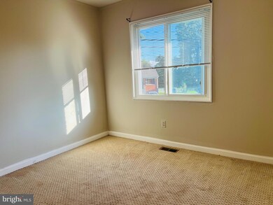 15907 Crest Dr, Woodbridge, VA 22191 - photo 4