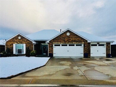 1955 Glenbrook Dr, Shawnee, OK 74804 - photo 2