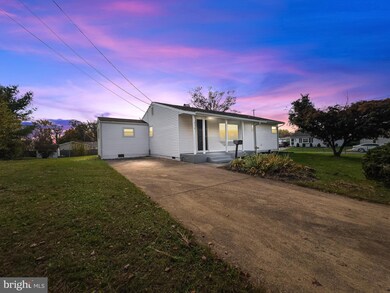 916 Bradley Dr, Wilmington, DE 19808 - photo 2