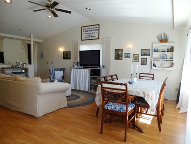 Reverse Floor plan, vaulted ceiling