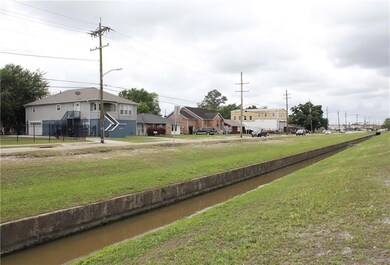 West view of neighboring homes along Morrison Rd., a short distance from the I-10 exits.