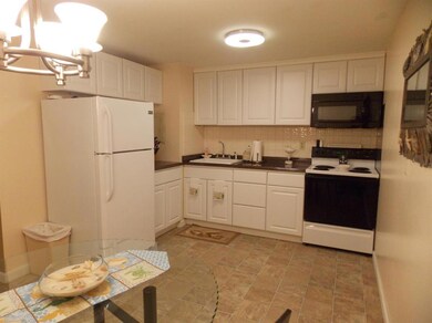 307 W Main St unit 8, Hyannis, MA 02601 - photo 4
