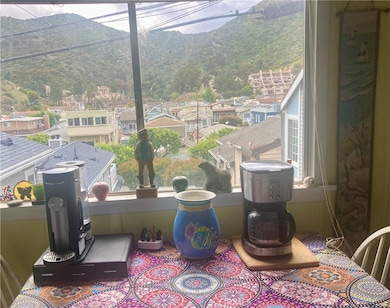 320 Metropole Ave unit C, Avalon, CA 90704 - photo 2