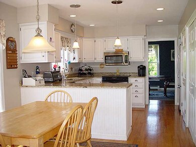 322 Vaucluse Ave, Middletown, RI 02842 - photo 2