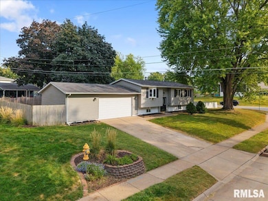 4153 Greenbrier Dr, Bettendorf, IA 52722 - photo 2