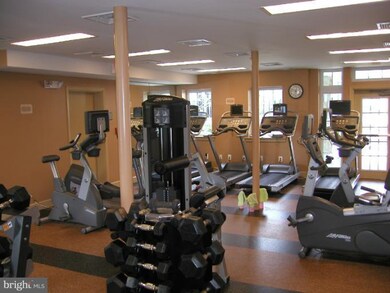 4189 S Four Mile Run Dr unit 103, Arlington, VA 22204 - photo 7