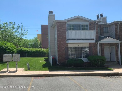 56 Saturn Ln unit 56, Staten Island, NY 10314 - photo 2