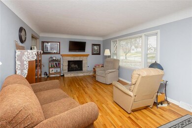 3417 E 29th St, Des Moines, IA 50317 - photo 4