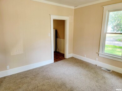 628 Omaha Ave, Lincoln, IL 62656 - photo 2