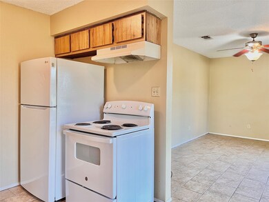 3021 Sycamore Ave unit 13, Bay City, TX 77414 - photo 4