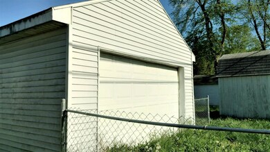 2325 S Pershing Dr, Muncie, IN 47302 - photo 3
