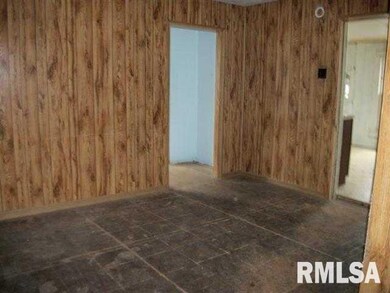 1715 N Kankakee St, Lincoln, IL 62656 - photo 4