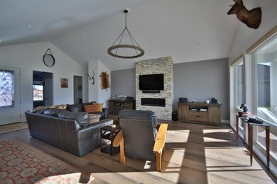 Living Room (3)