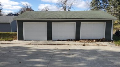 310 N 15th Ave W, Newton, IA 50208 - photo 2