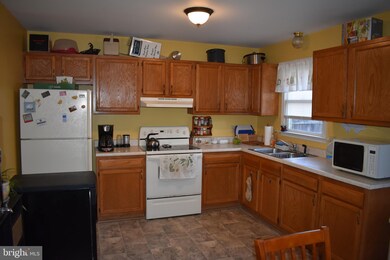 2027 Clinton Ave, Chambersburg, PA 17201 - photo 4