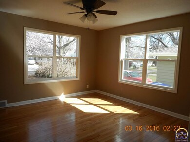 1023 SW Parkview St, Topeka, KS 66604 - photo 5