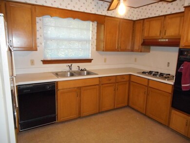 1323 Vanessa Dr, Hixson, TN 37343 - photo 4