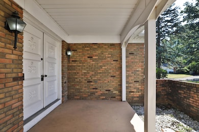 814 Meadowview Dr, Columbus, OH 43224 - photo 7