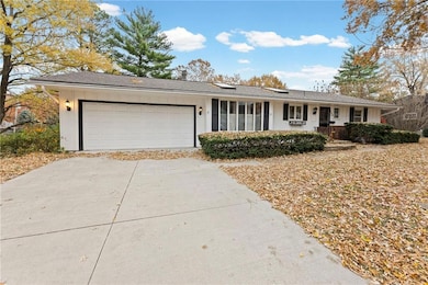 308 S Stevenson St, Olathe, KS 66061 - photo 2