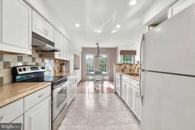 10960 Bloomingdale Dr, Rockville, MD 20852 - photo 7