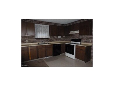 45 W Lewis St, Struthers, OH 44471 - photo 7