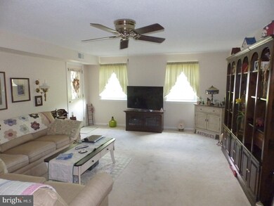 128 Woodstream Dr, Norristown, PA 19403 - photo 4