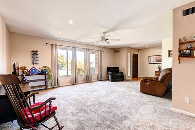 5415 W Columbine Dr Glendale-large-004-1