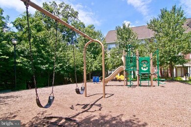 12953 Park Crescent Cir, Herndon, VA 20171 - photo 3