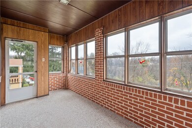 Front door entrance...super peaceful enclosed porc
