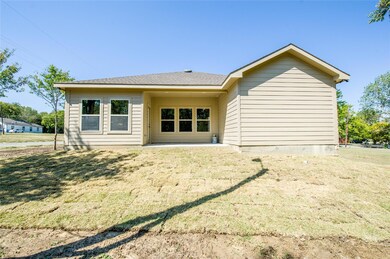 701 E Denton St, Ennis, TX 75119 - photo 3