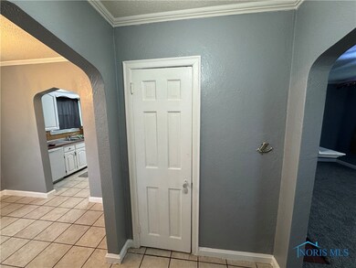 Entrance closet