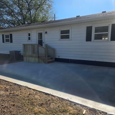 103 W Givens St, Abingdon, IL 61410 - photo 4