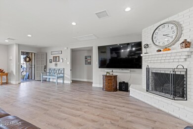 11_2709_E_Laurel_Lane11_mls