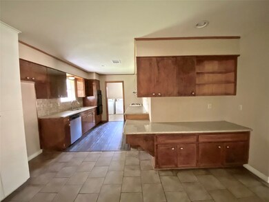 2916 Encino Ave, Bay City, TX 77414 - photo 6