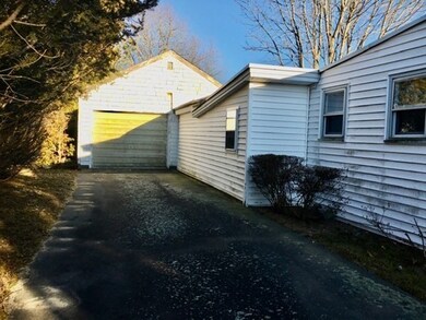 568 Russells Mills Rd, South Dartmouth, MA 02748 - photo 3