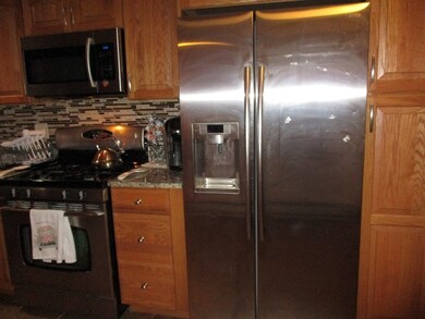 37 Bell St, Nashua, NH 03064 - photo 4