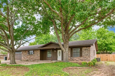 6203 Circo Dr, Granbury, TX 76049 - photo 2