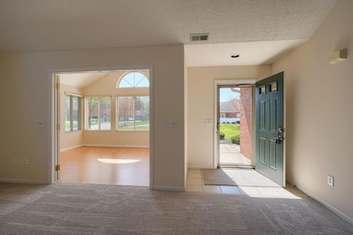 Foyer & storm door