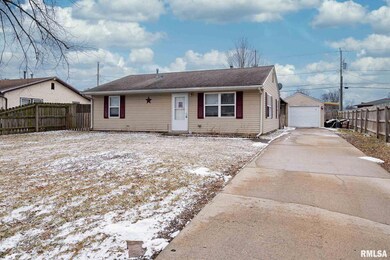 6904 N Pine St, Davenport, IA 52806 - photo 2