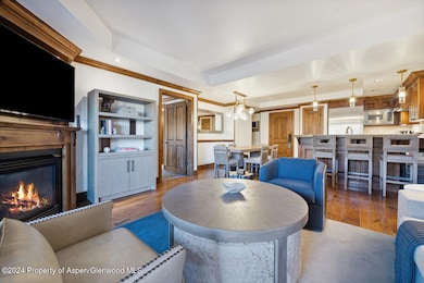 16BLivingRoomFireplace2