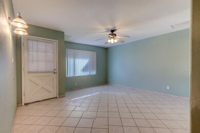 2820S Las Palmas Cir-9